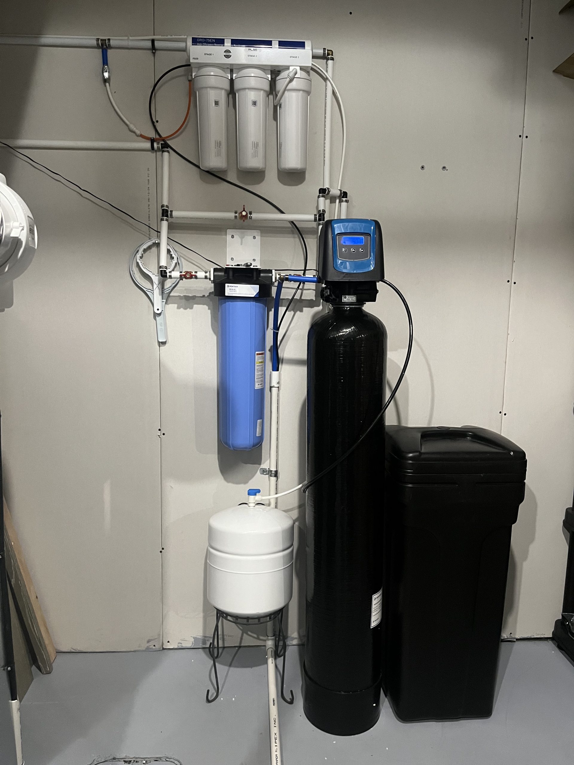 Fleck 5800 sxt softener with a inline carbon filter and reverse osmosis system